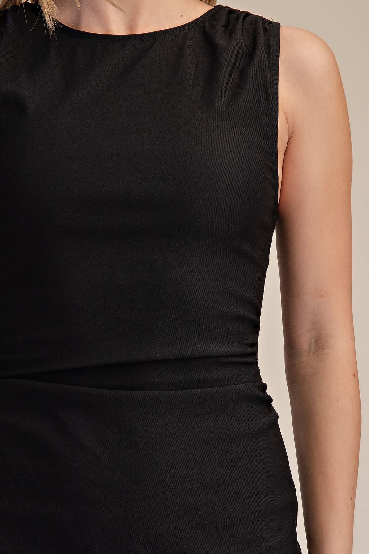 GD8748 - BLACK