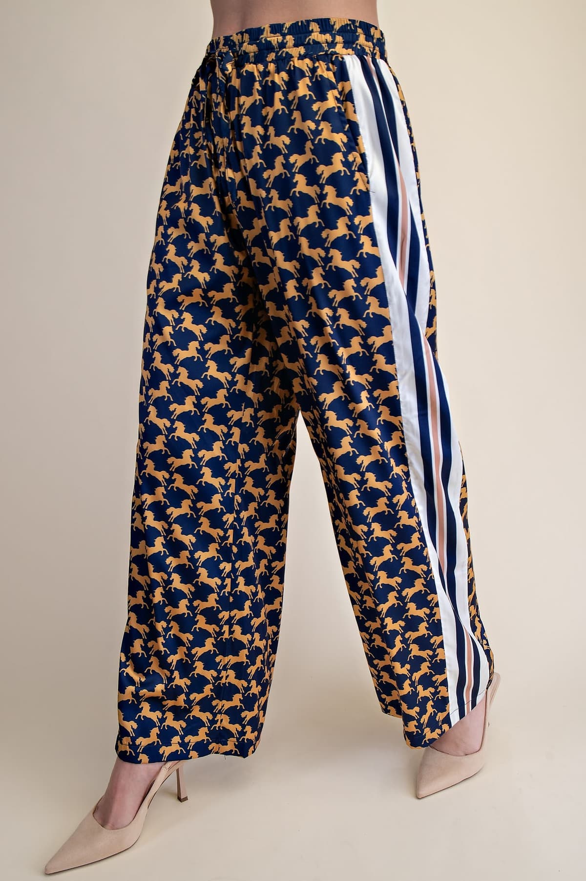 GP9692 - NAVY/CAMEL