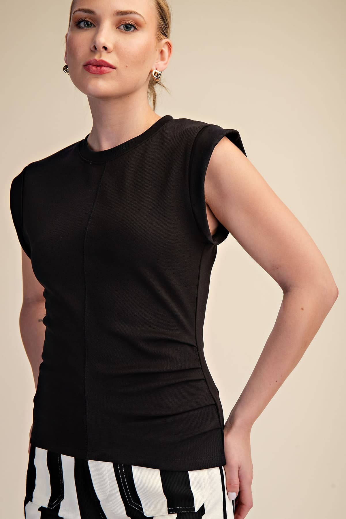 T9060 - BLACK