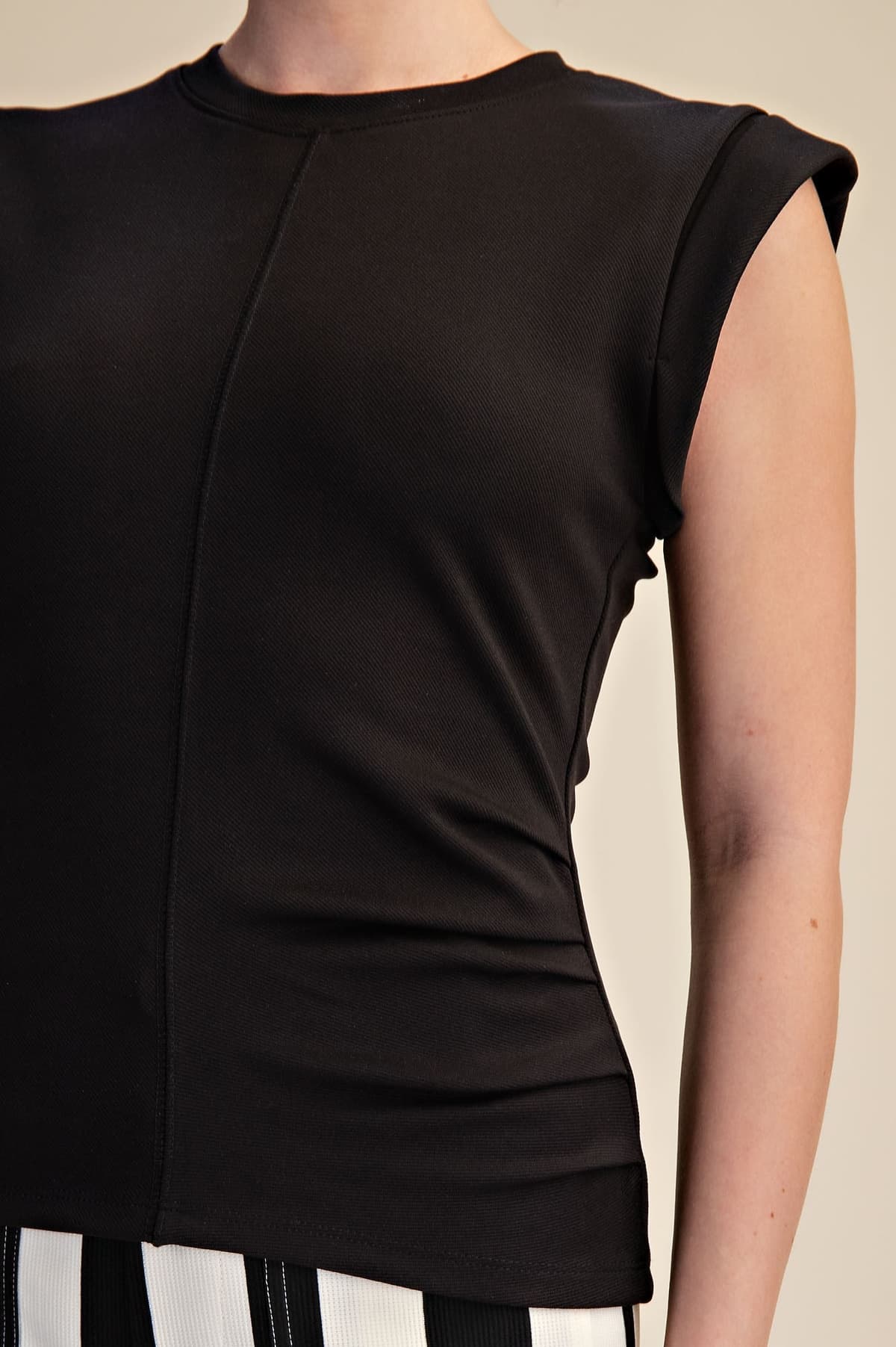 T9060 - BLACK