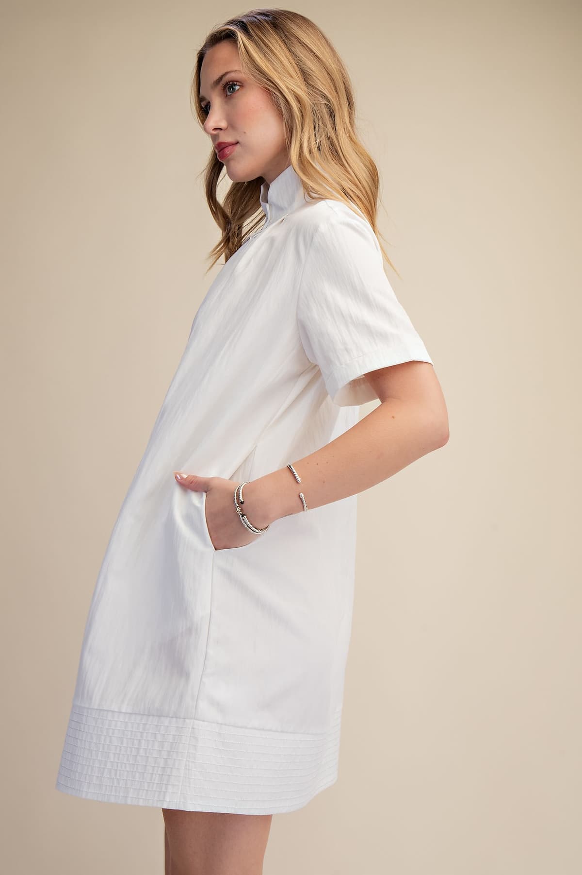 D8123 - WHITE