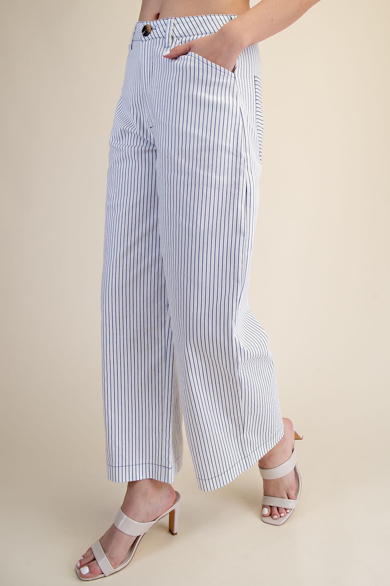 P8137 - WHITE