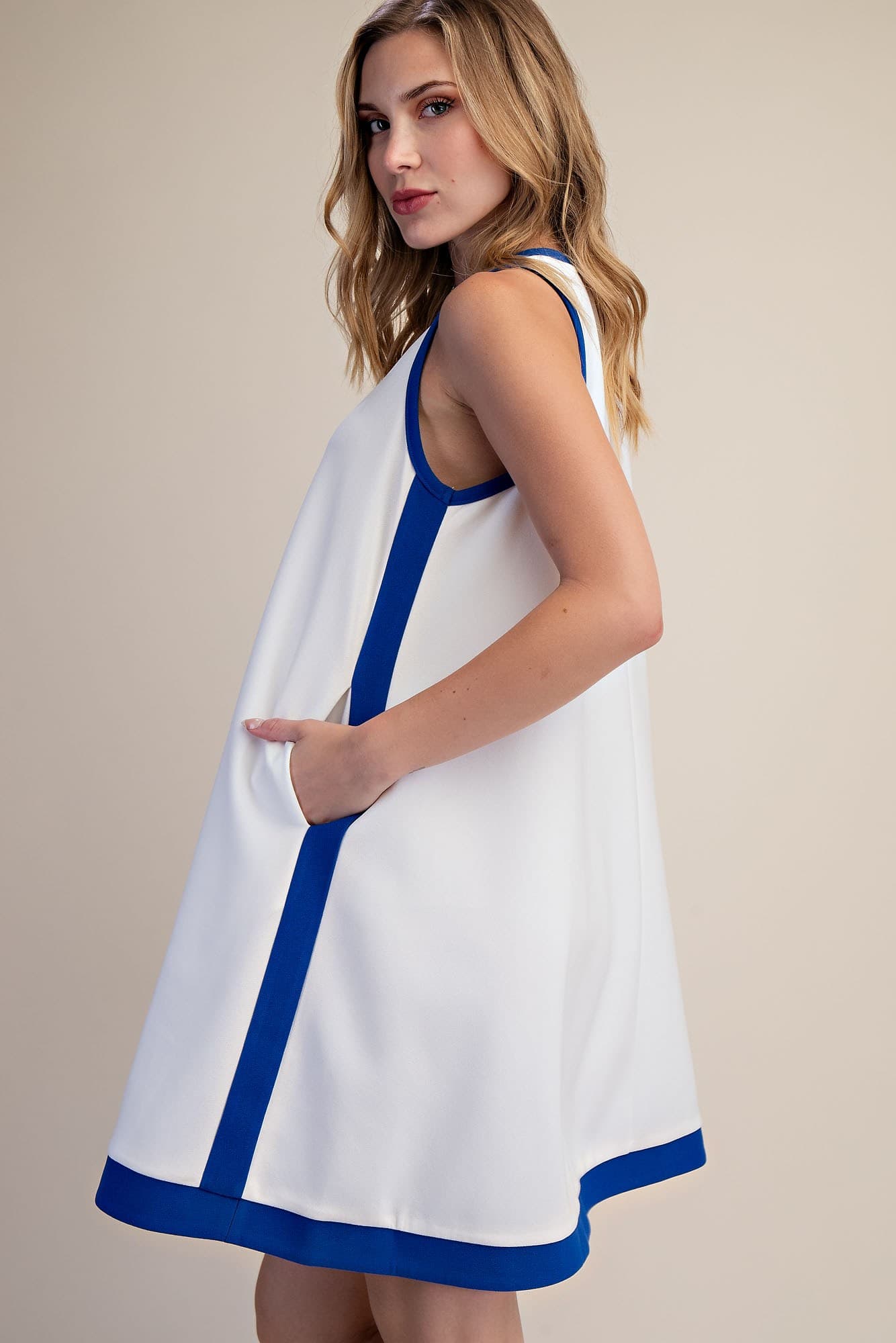 D8161 - WHITE