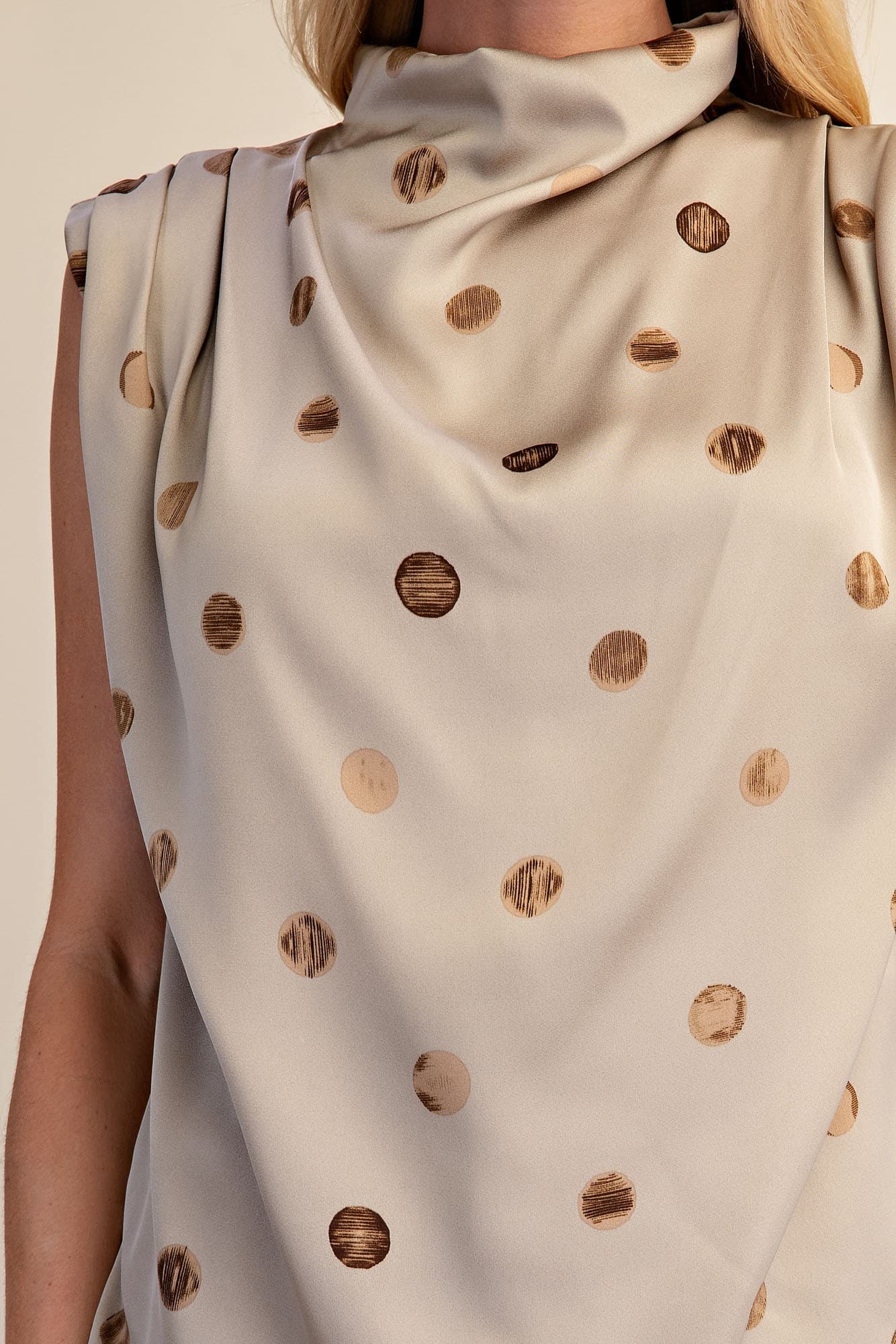 T8234 - TAUPE