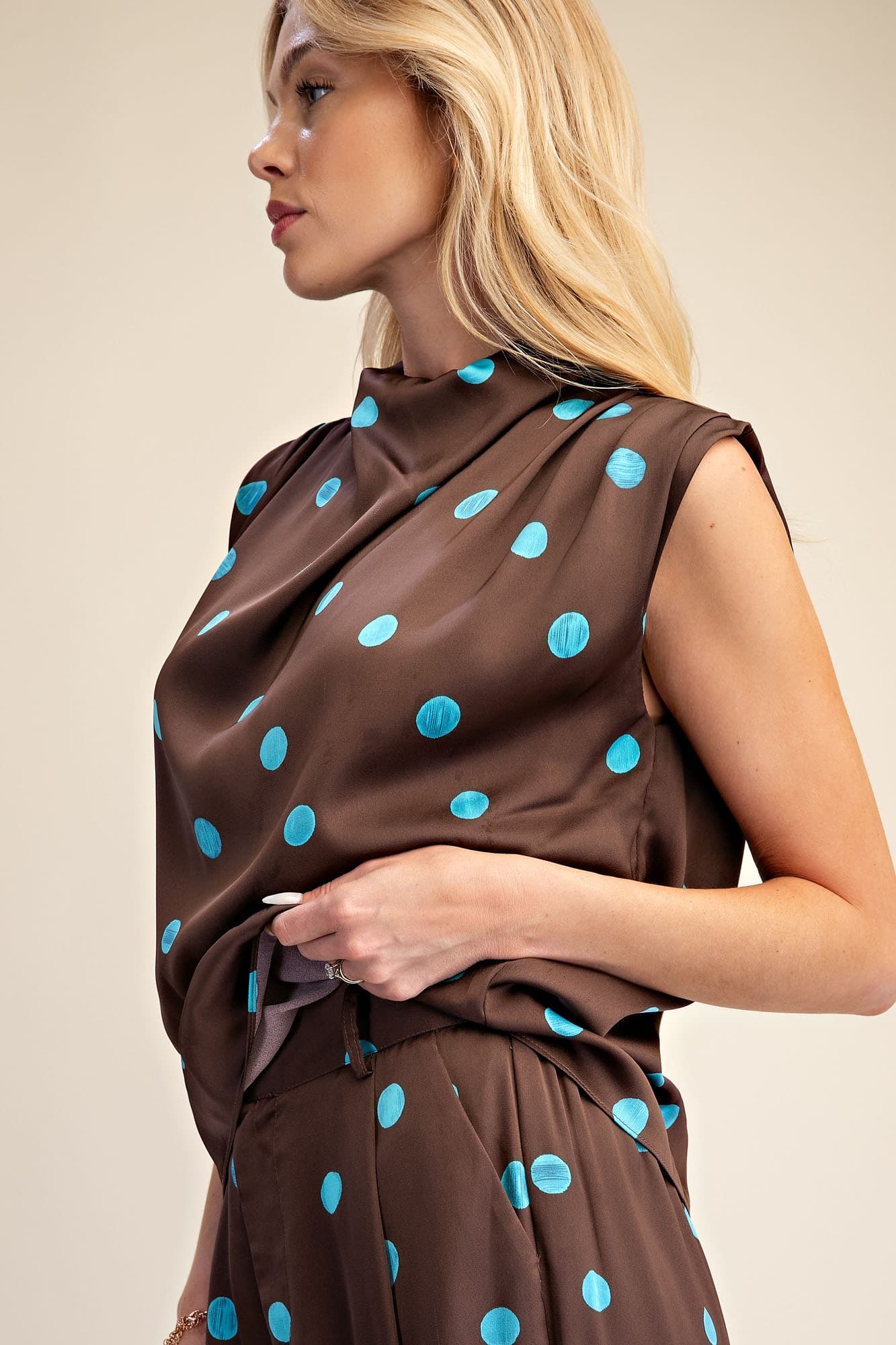 T8234 - BROWN