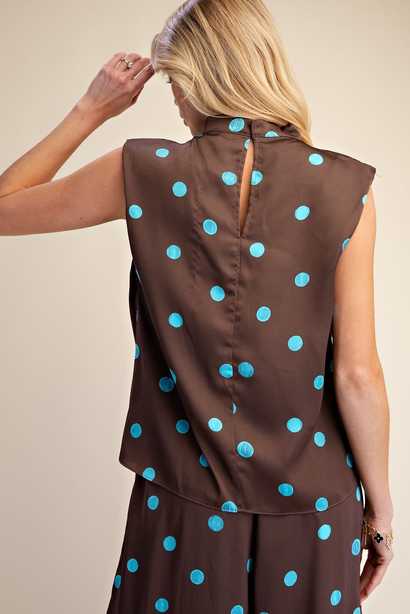T8234 - BROWN
