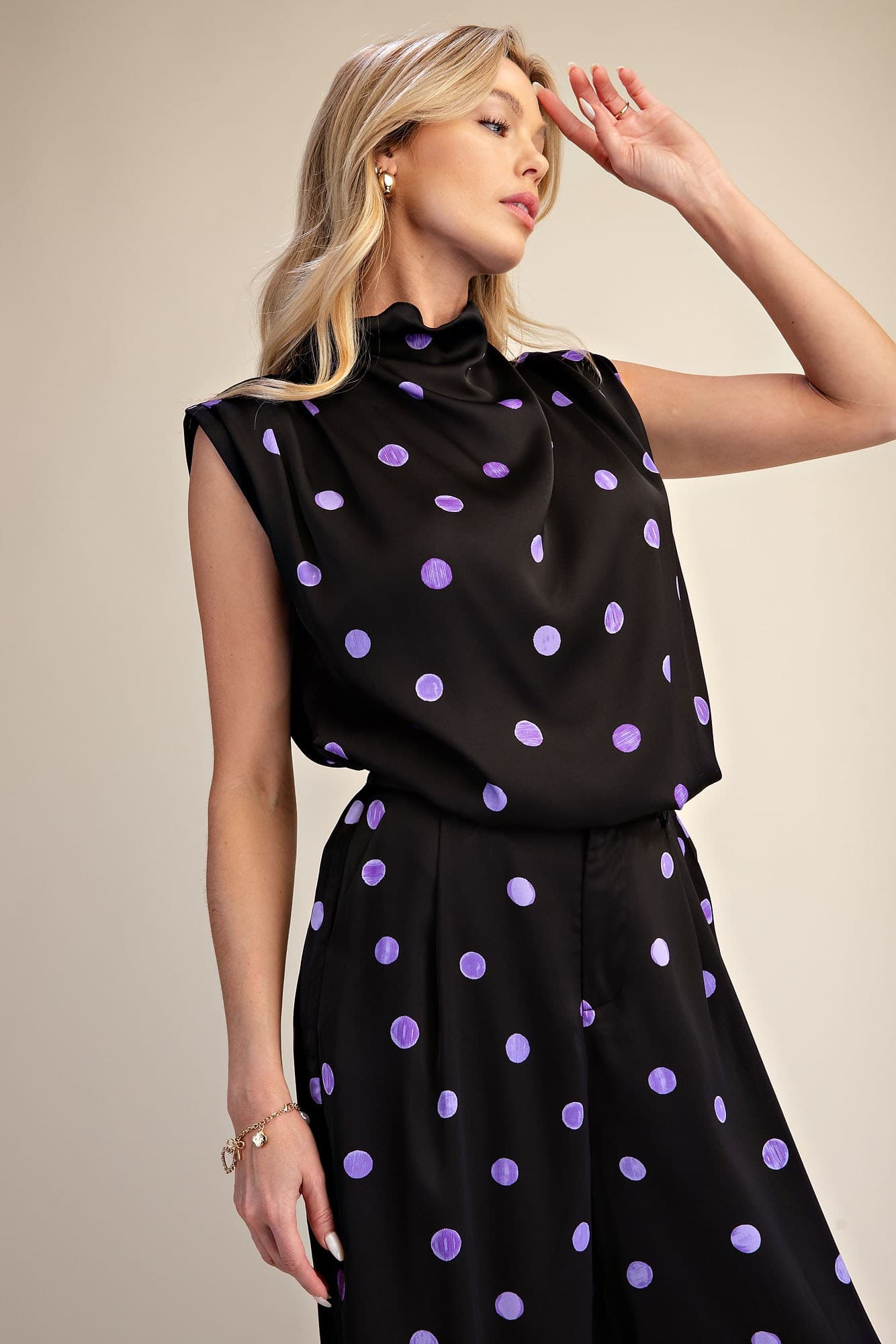 T8234 - BLACK