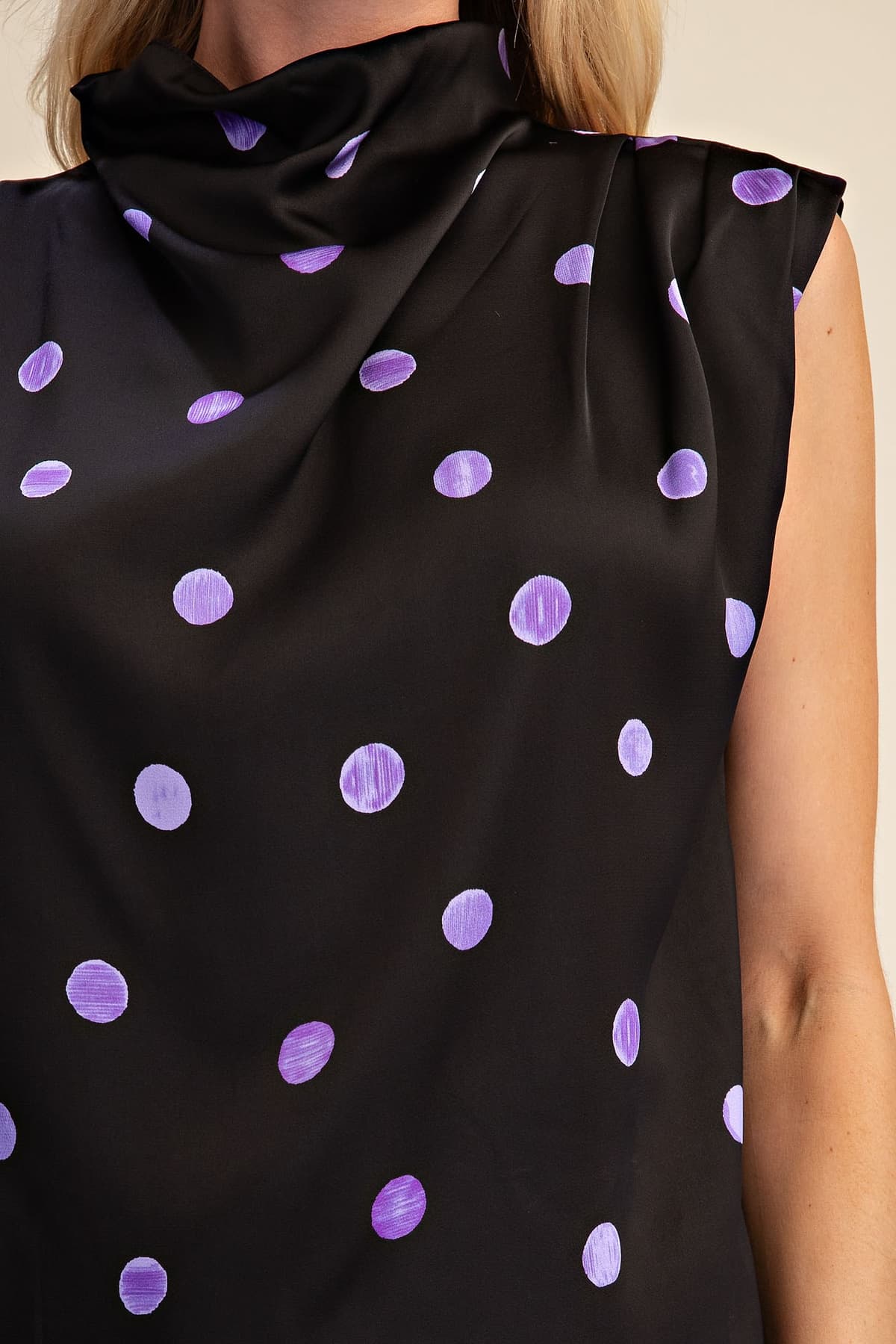 T8234 - BLACK