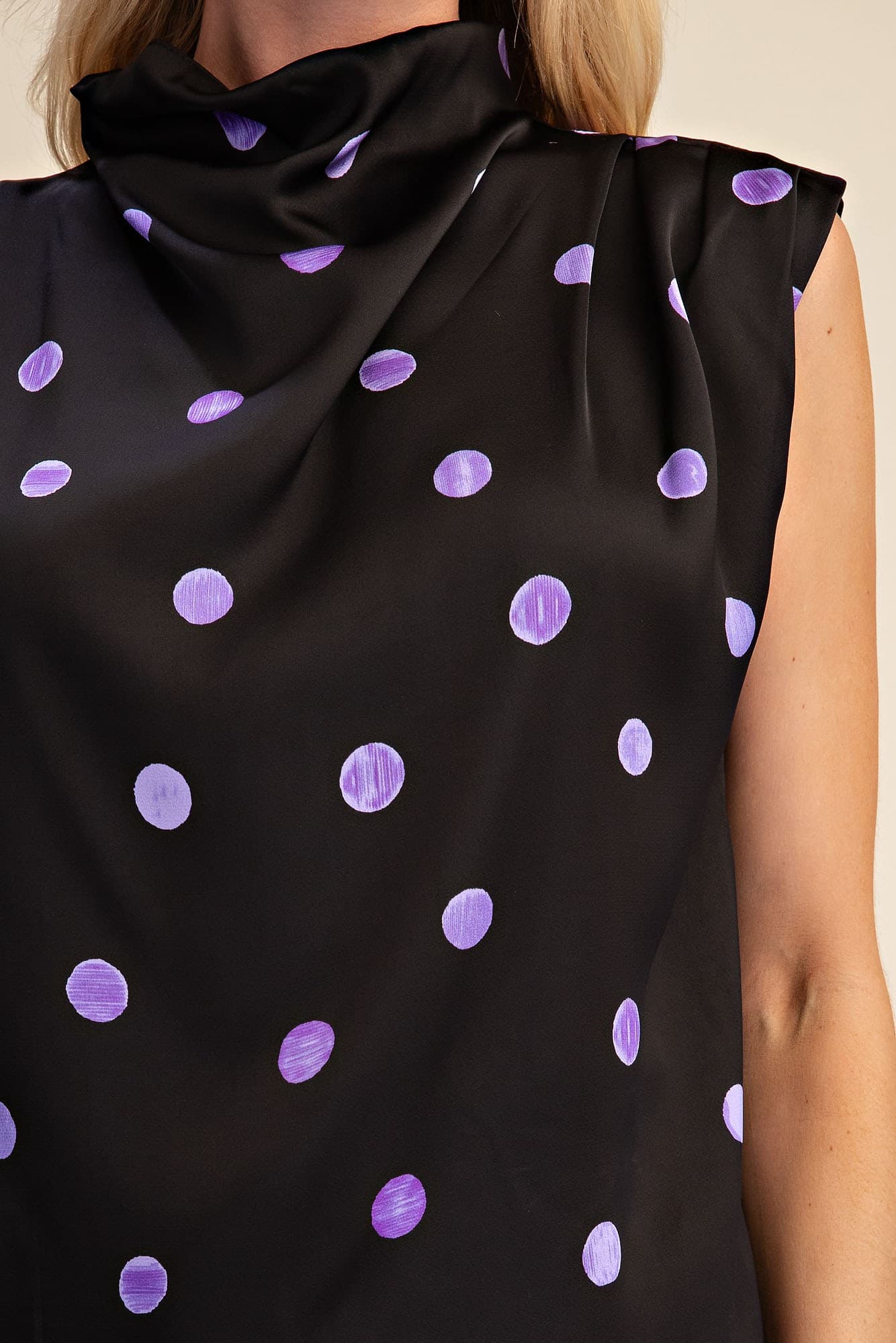 T8234 - BLACK