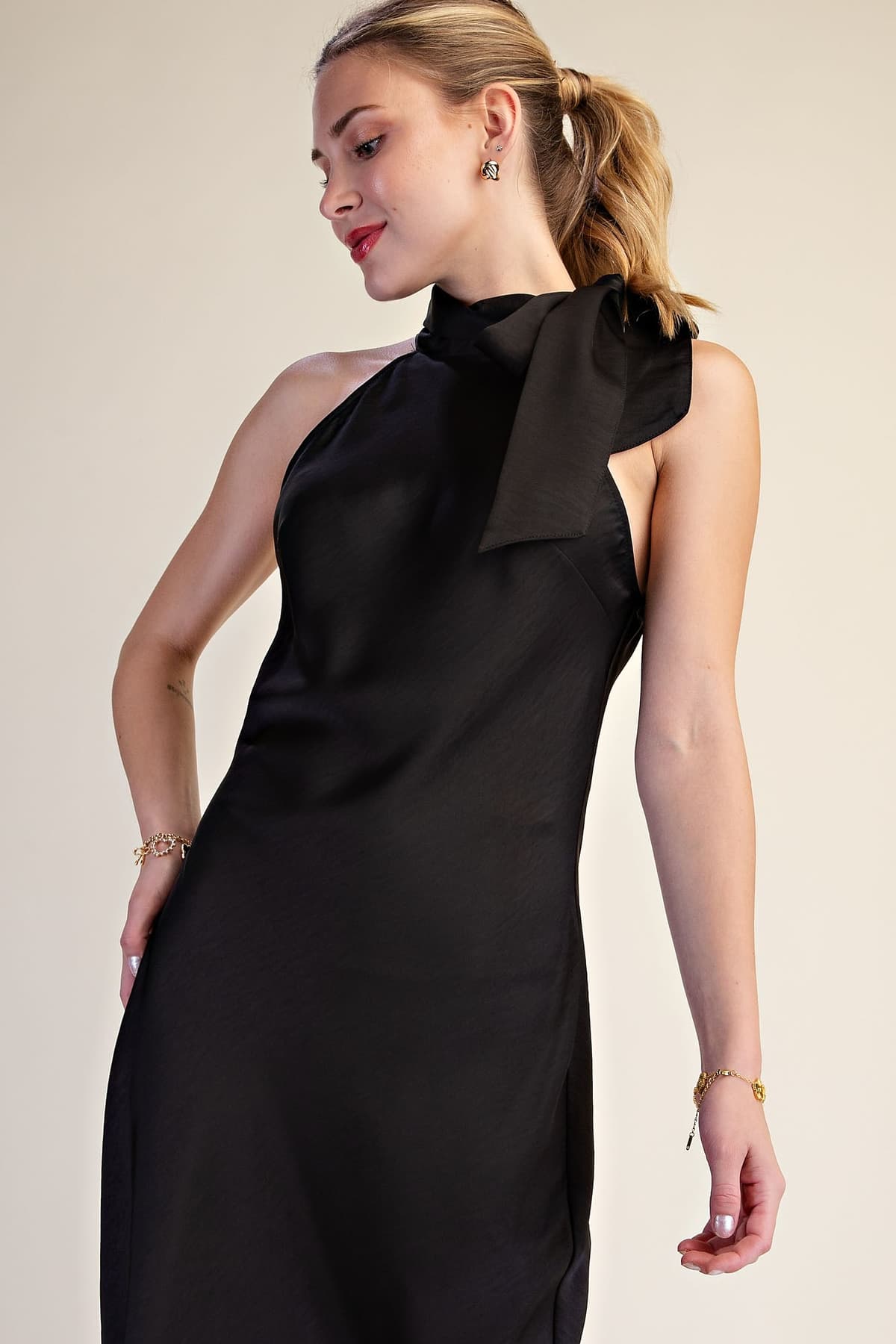 D8225 - BLACK