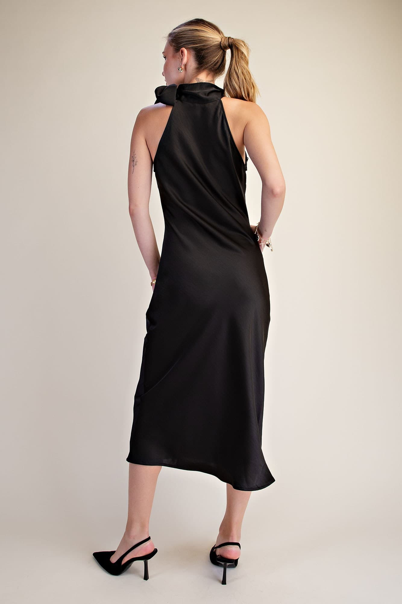 D8225 - BLACK