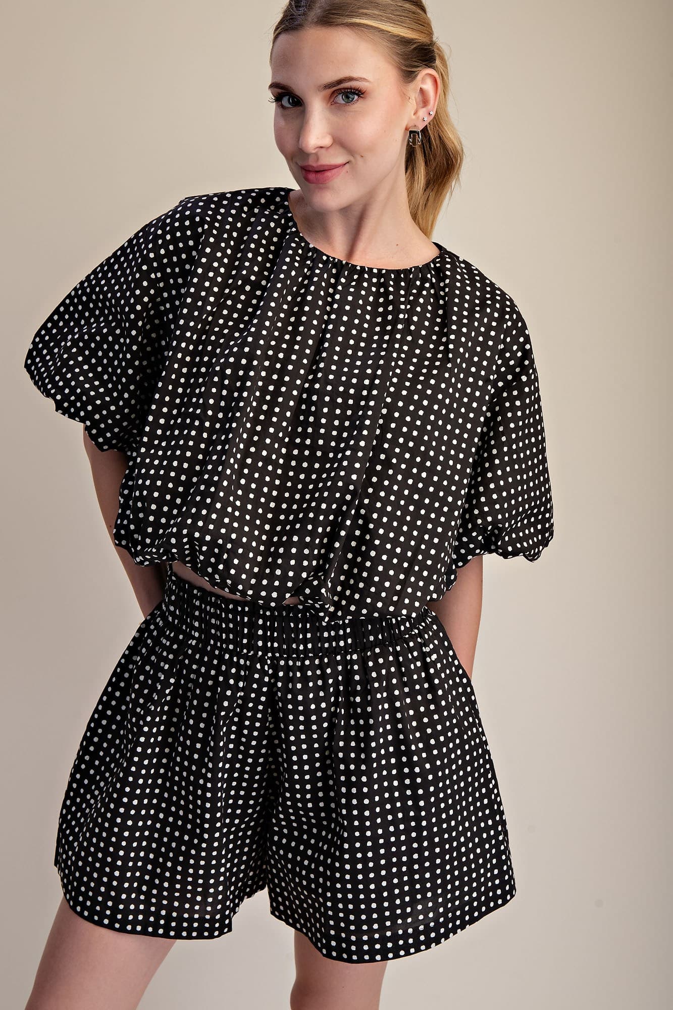 T8206 - BLACK