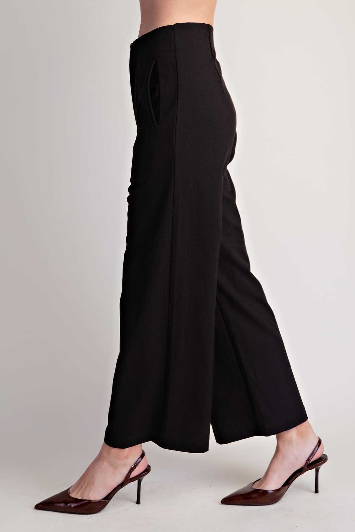 P8242 - BLACK