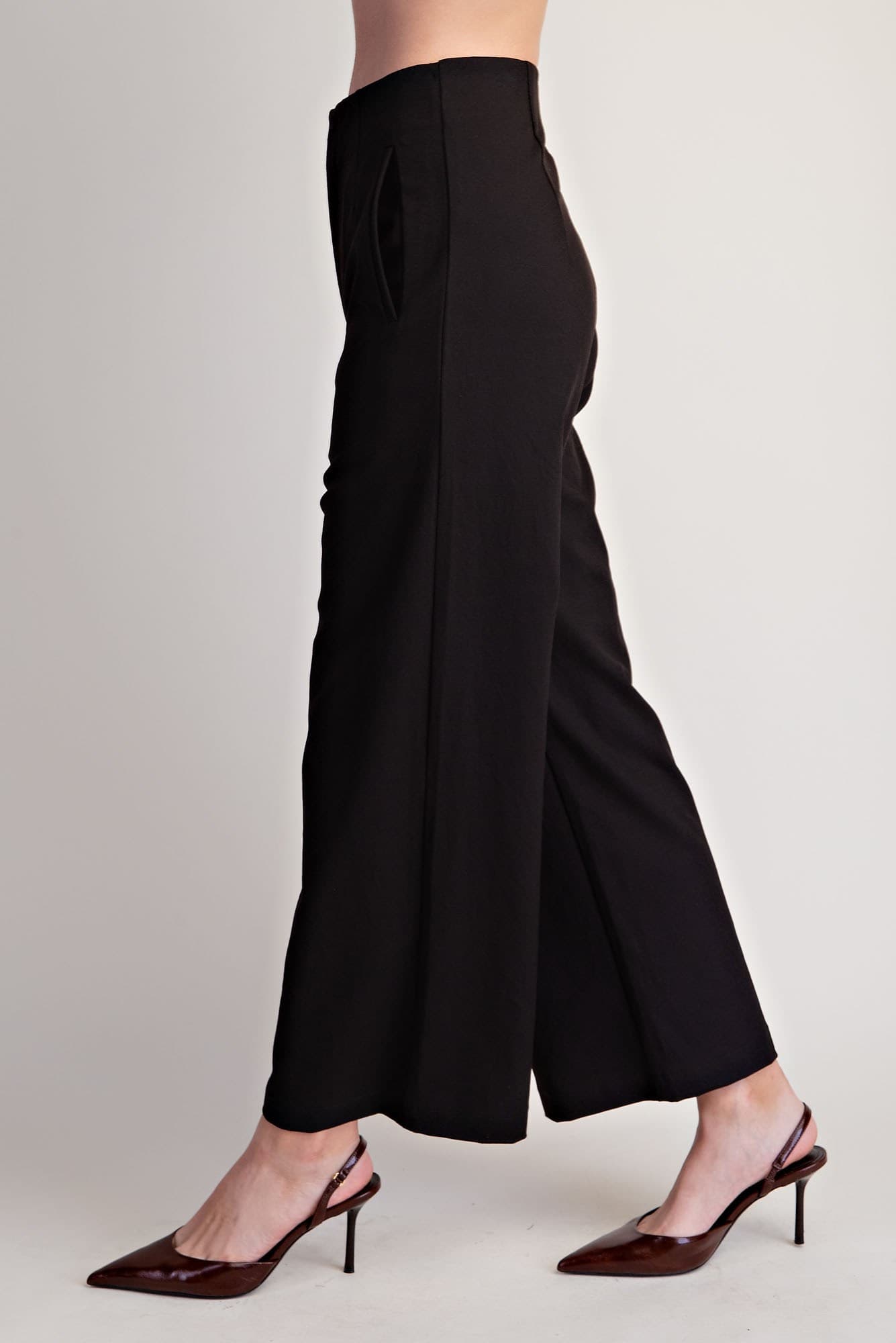 P8242 - BLACK