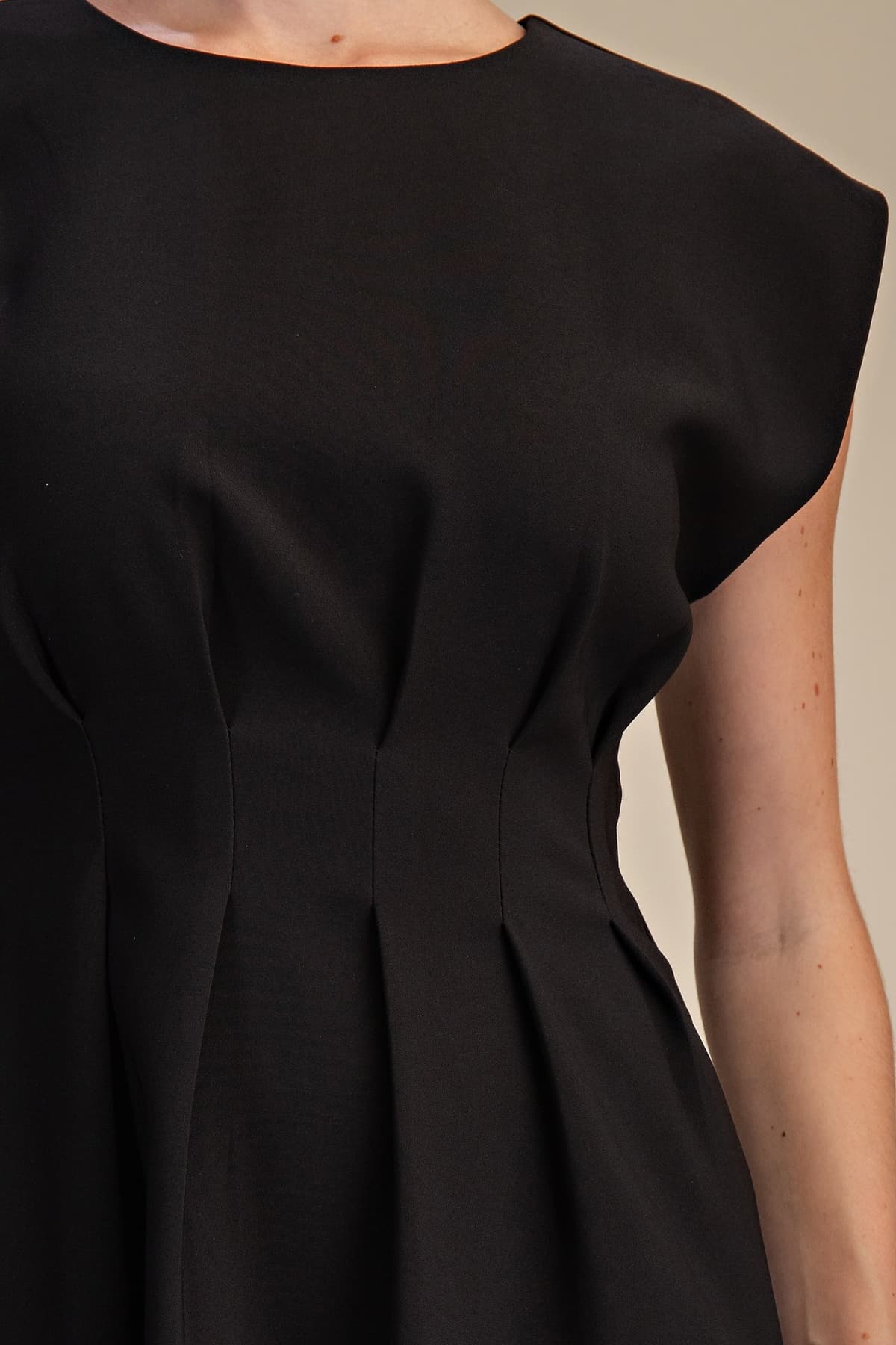 D8268 - BLACK
