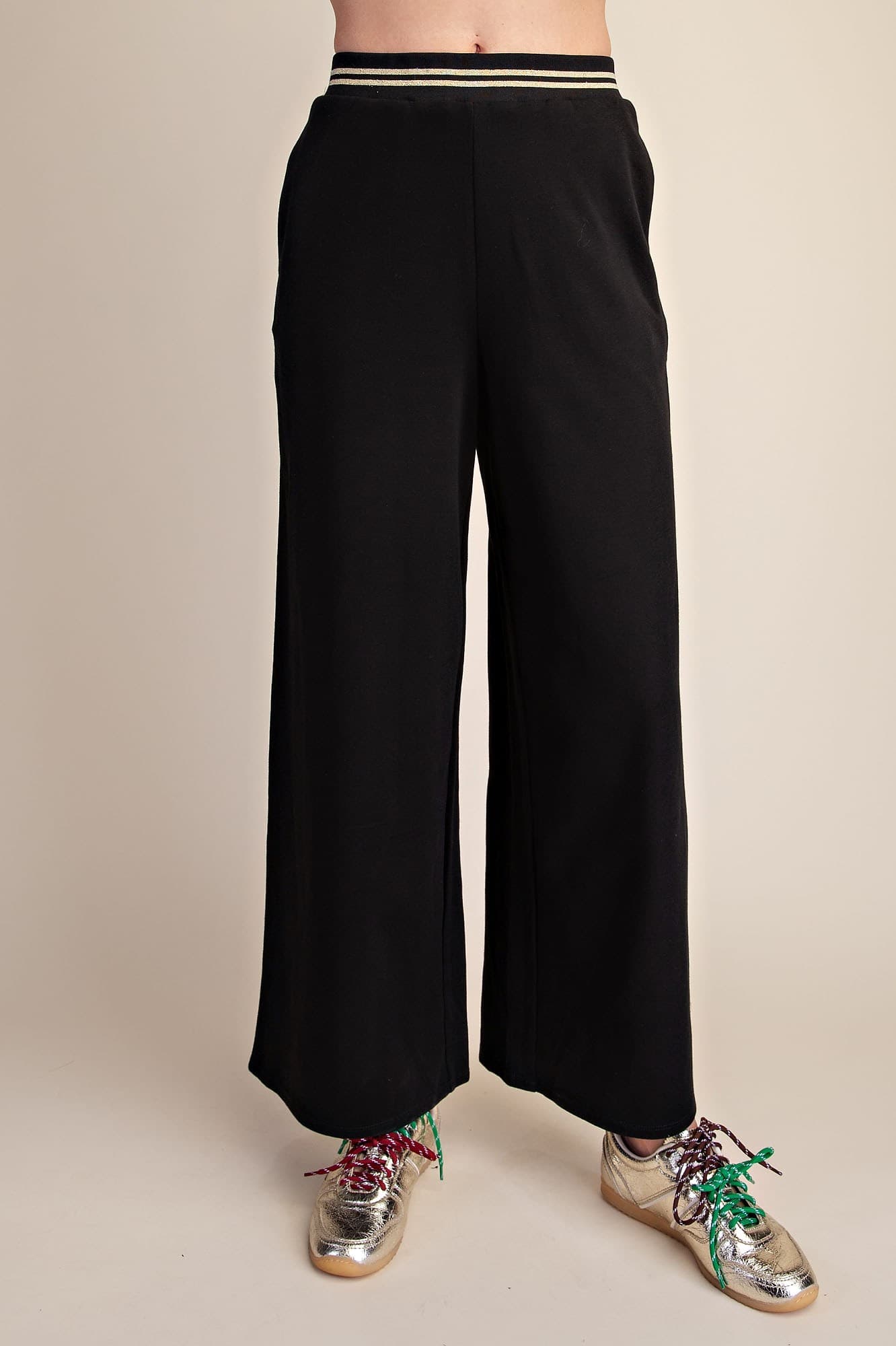 P8218 - BLACK