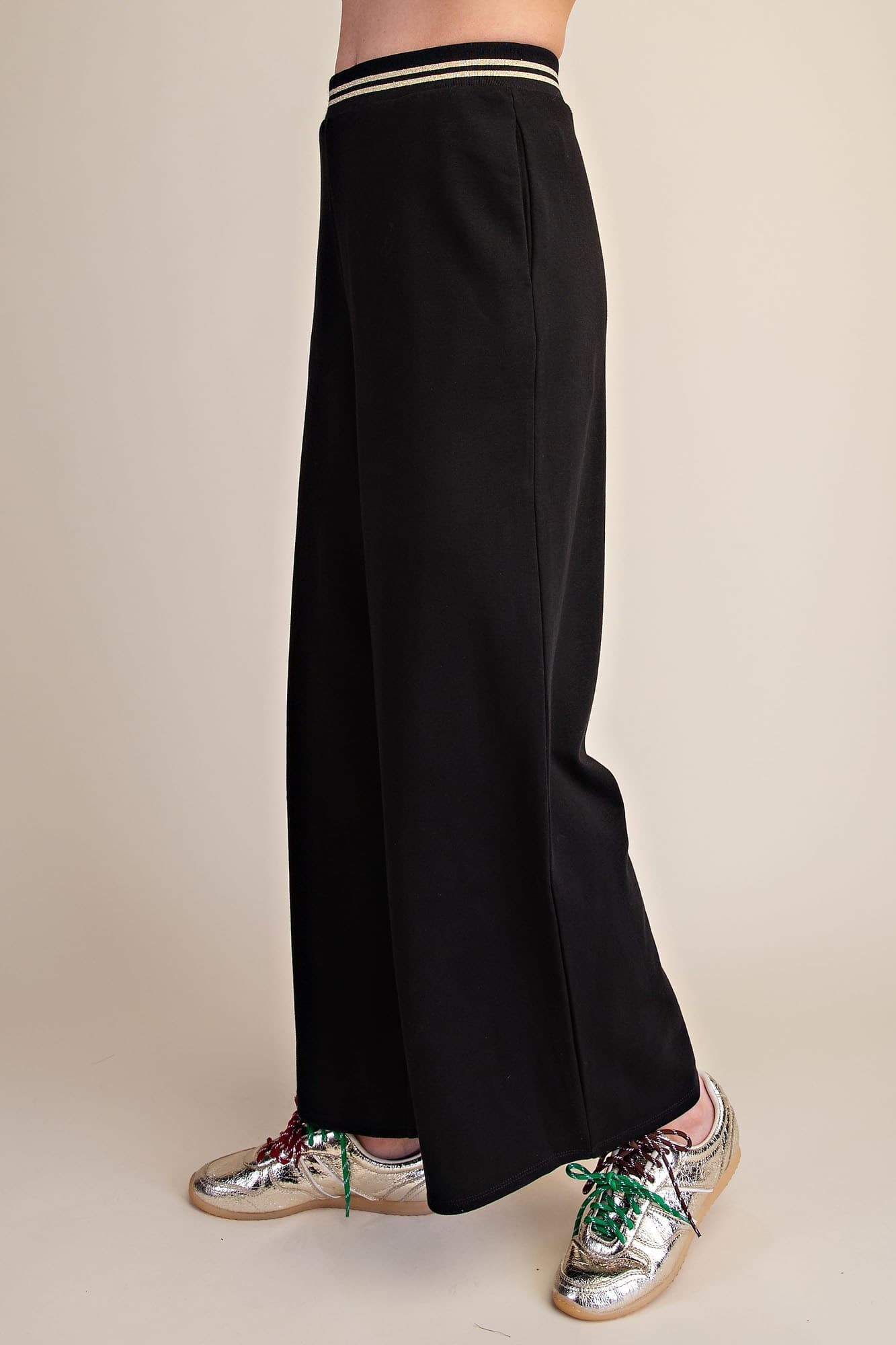 P8218 - BLACK