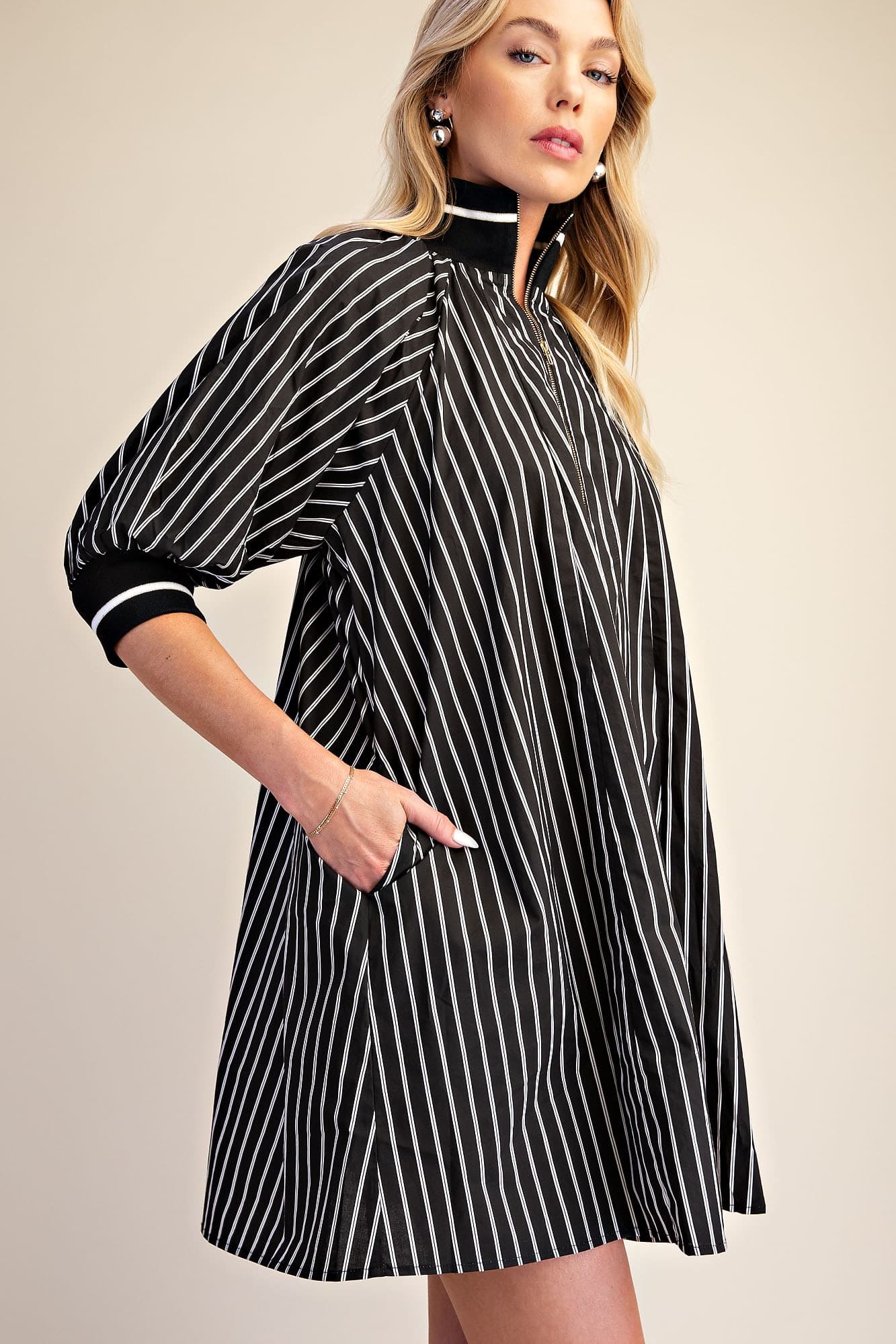 D8263 - BLACK
