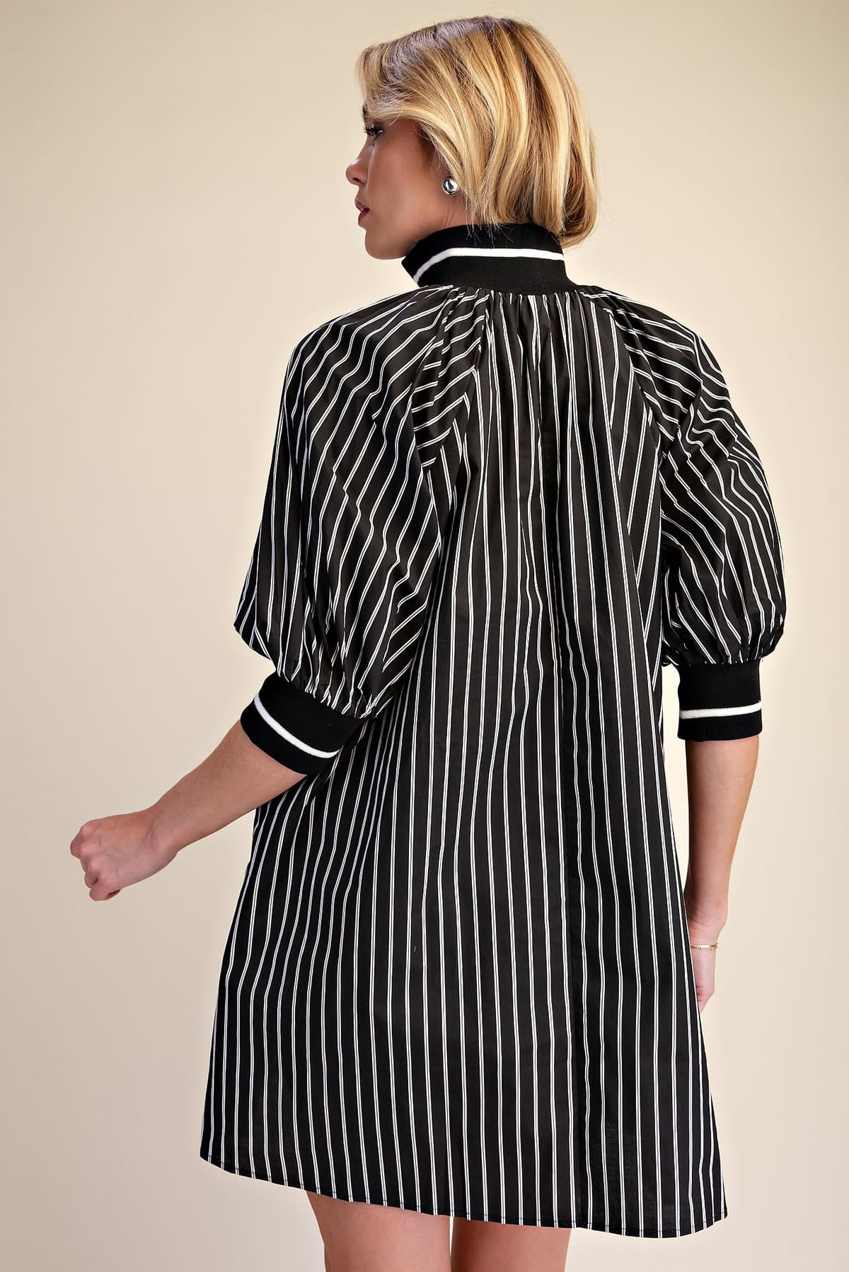 D8263 - BLACK