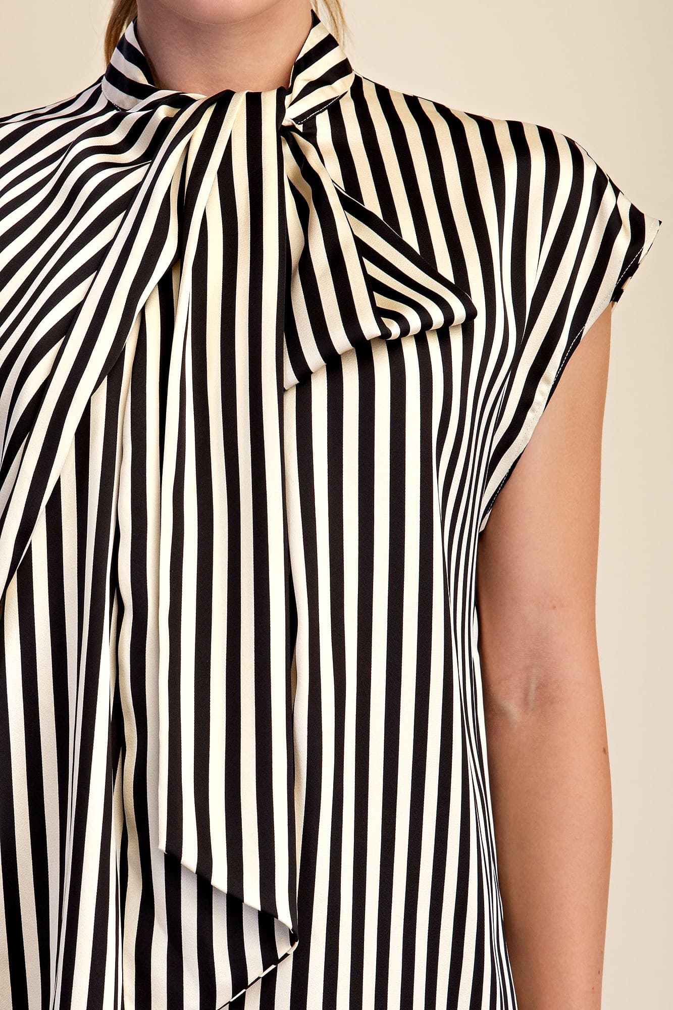 T8284 - BLACK