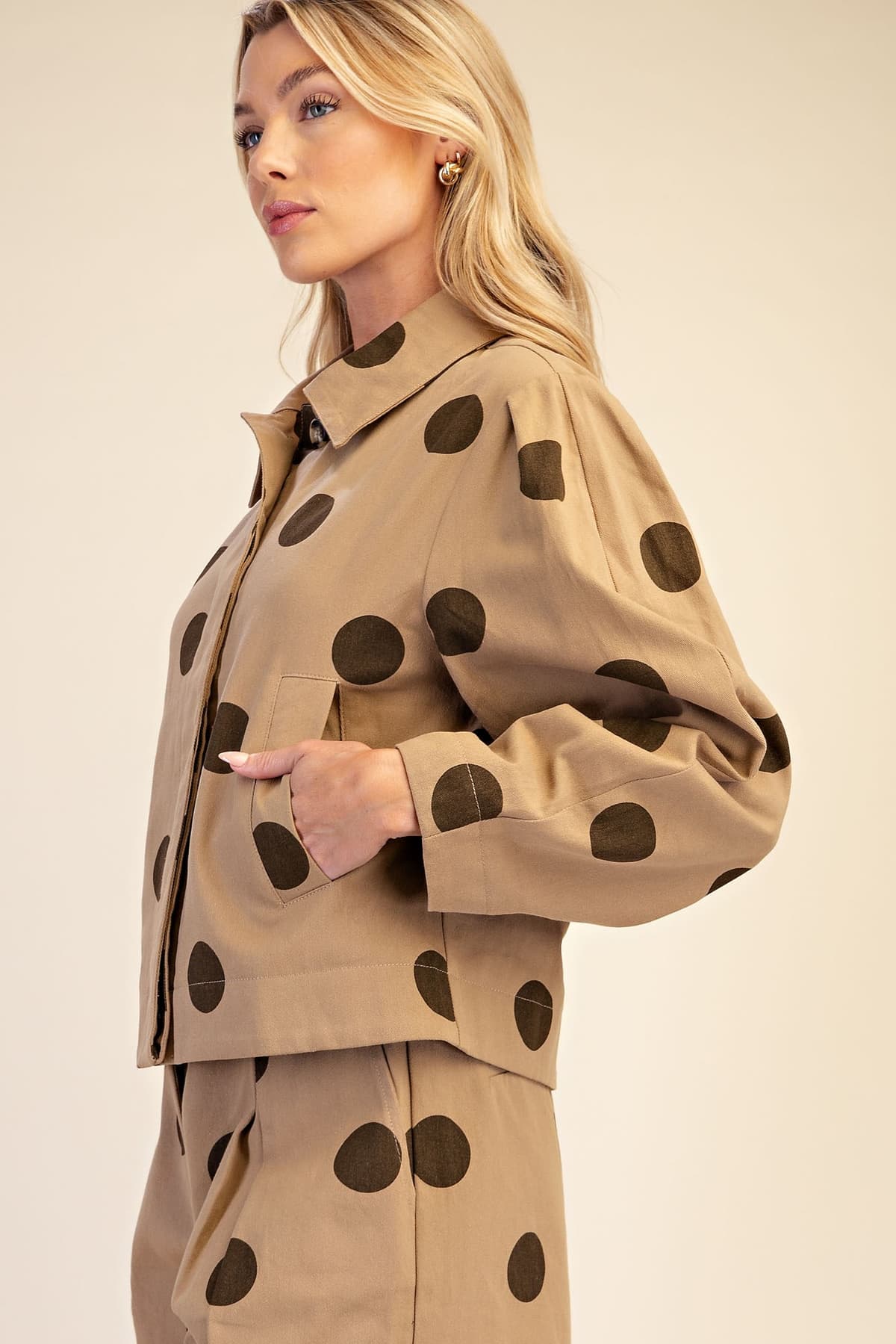 J8332 - TAUPE