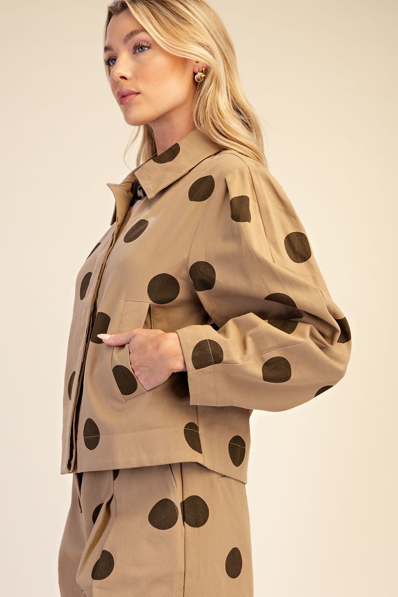 J8332 - TAUPE
