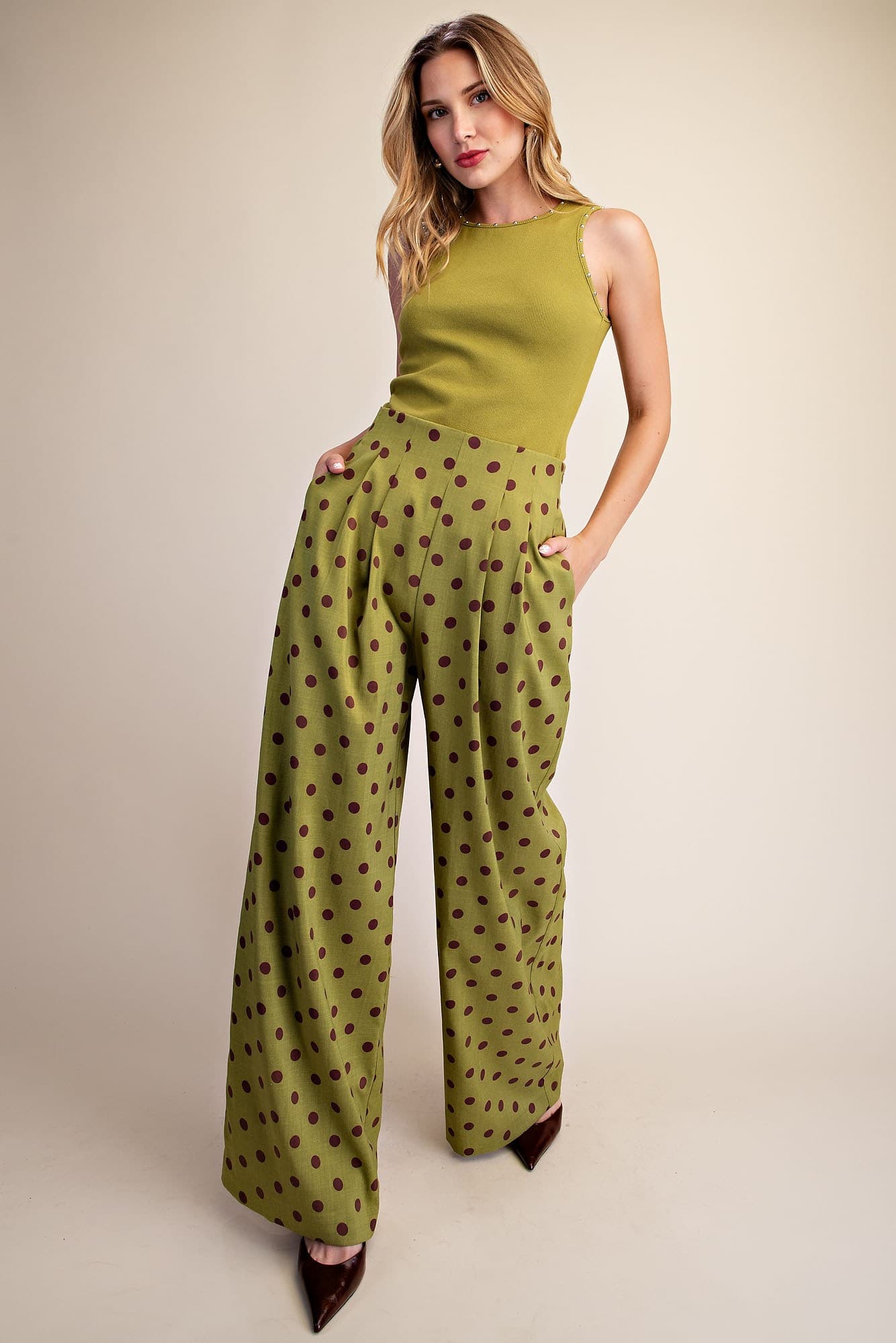 T8384 - LIGHT OLIVE
