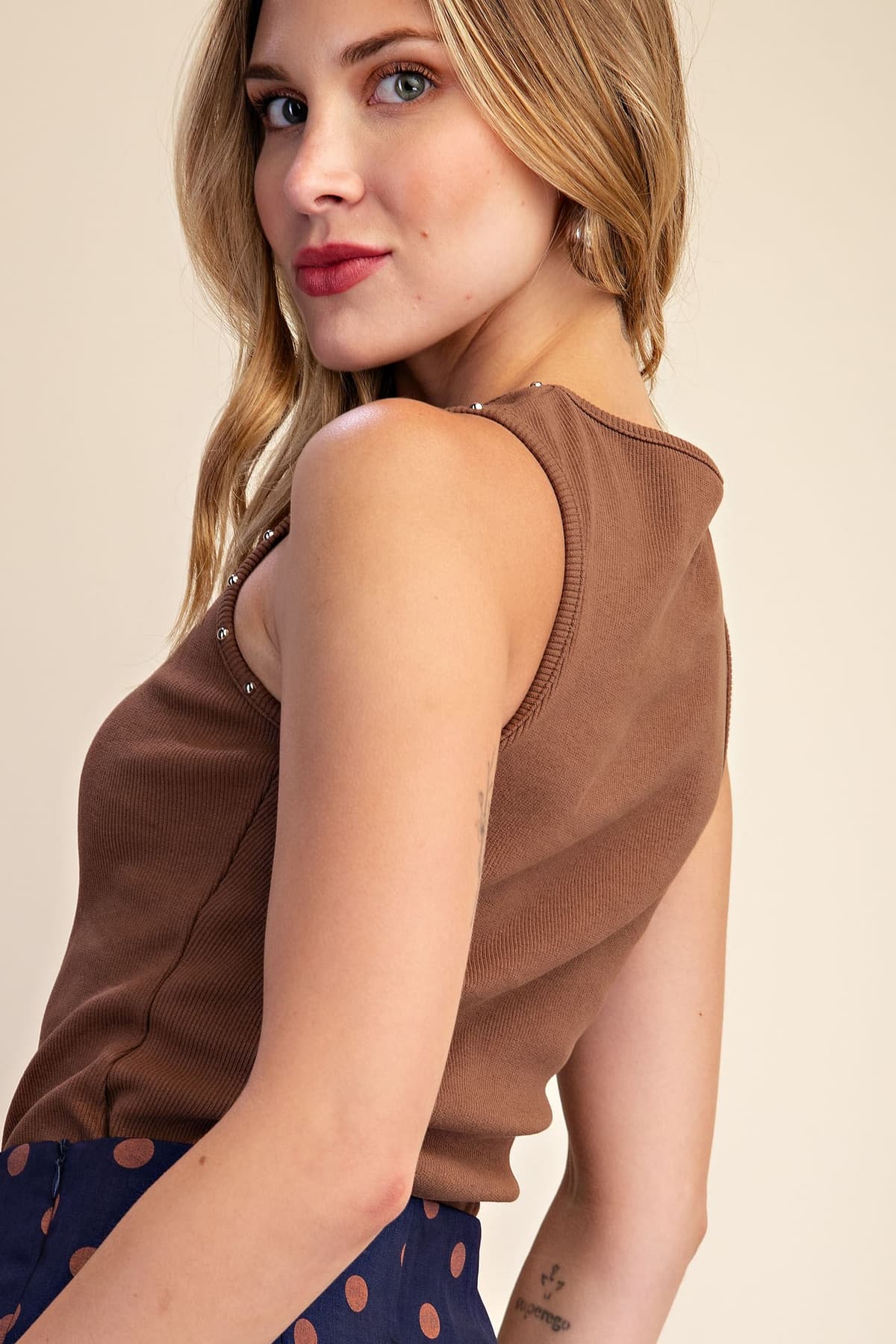 T8384 - BROWN