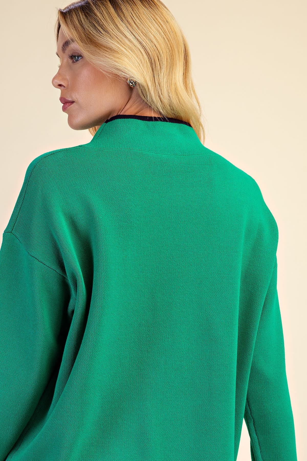 SW8258 - KELLY GREEN
