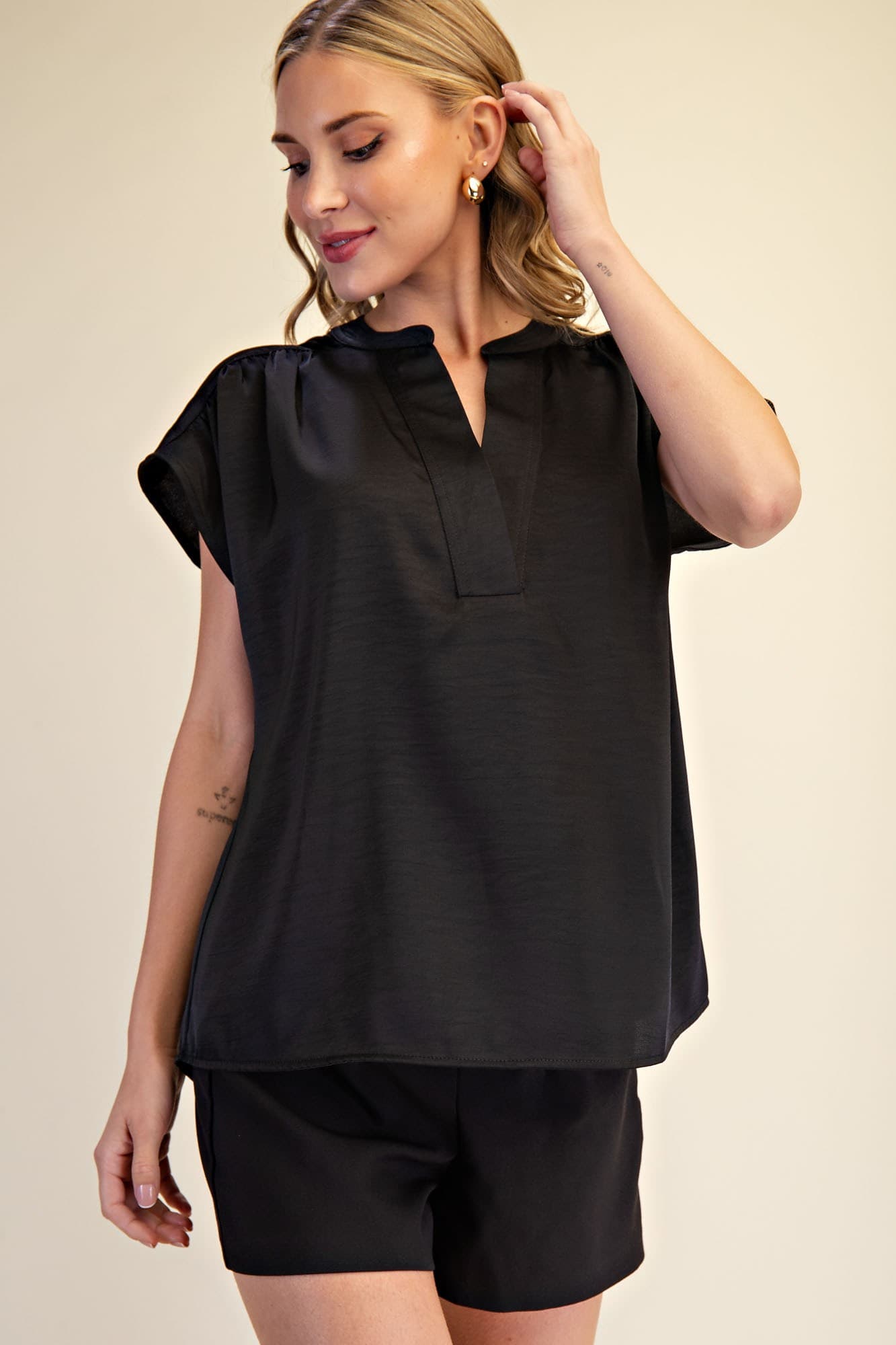 T8574 - BLACK