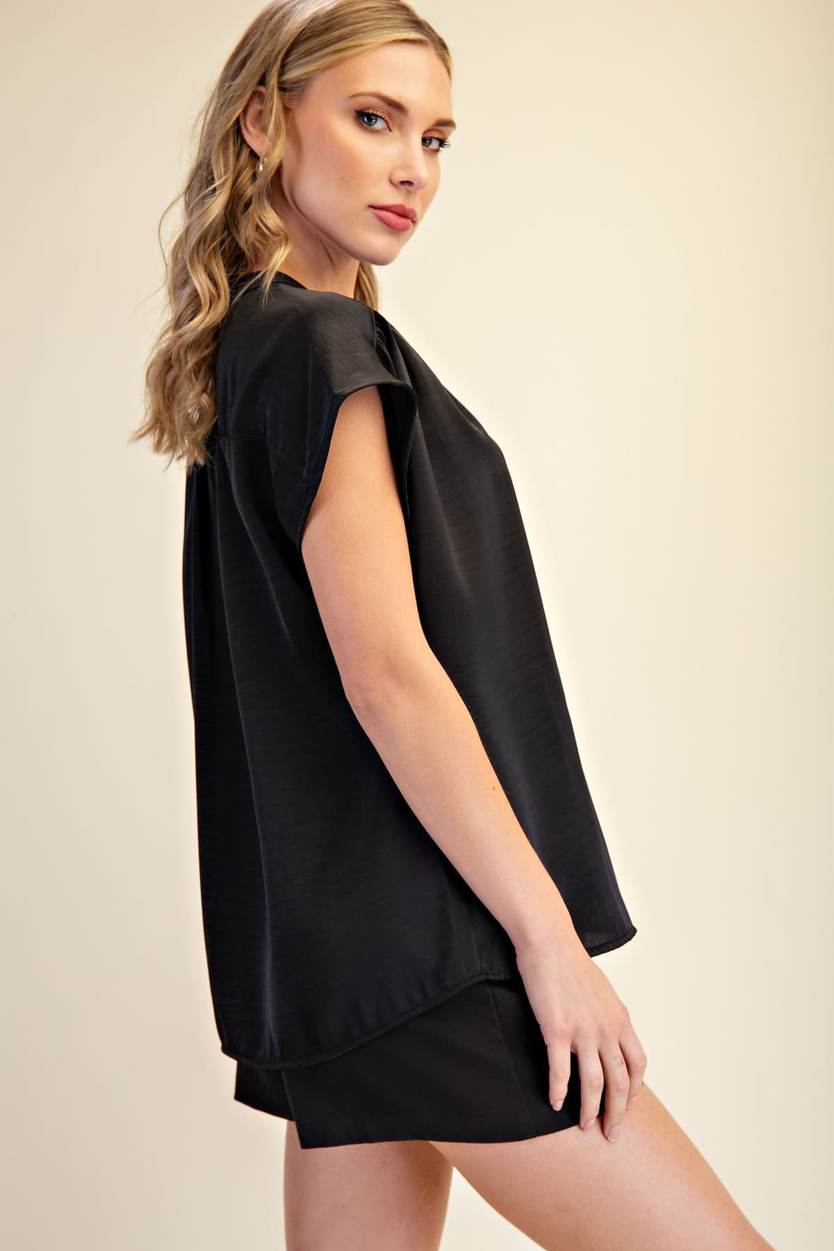 T8574 - BLACK