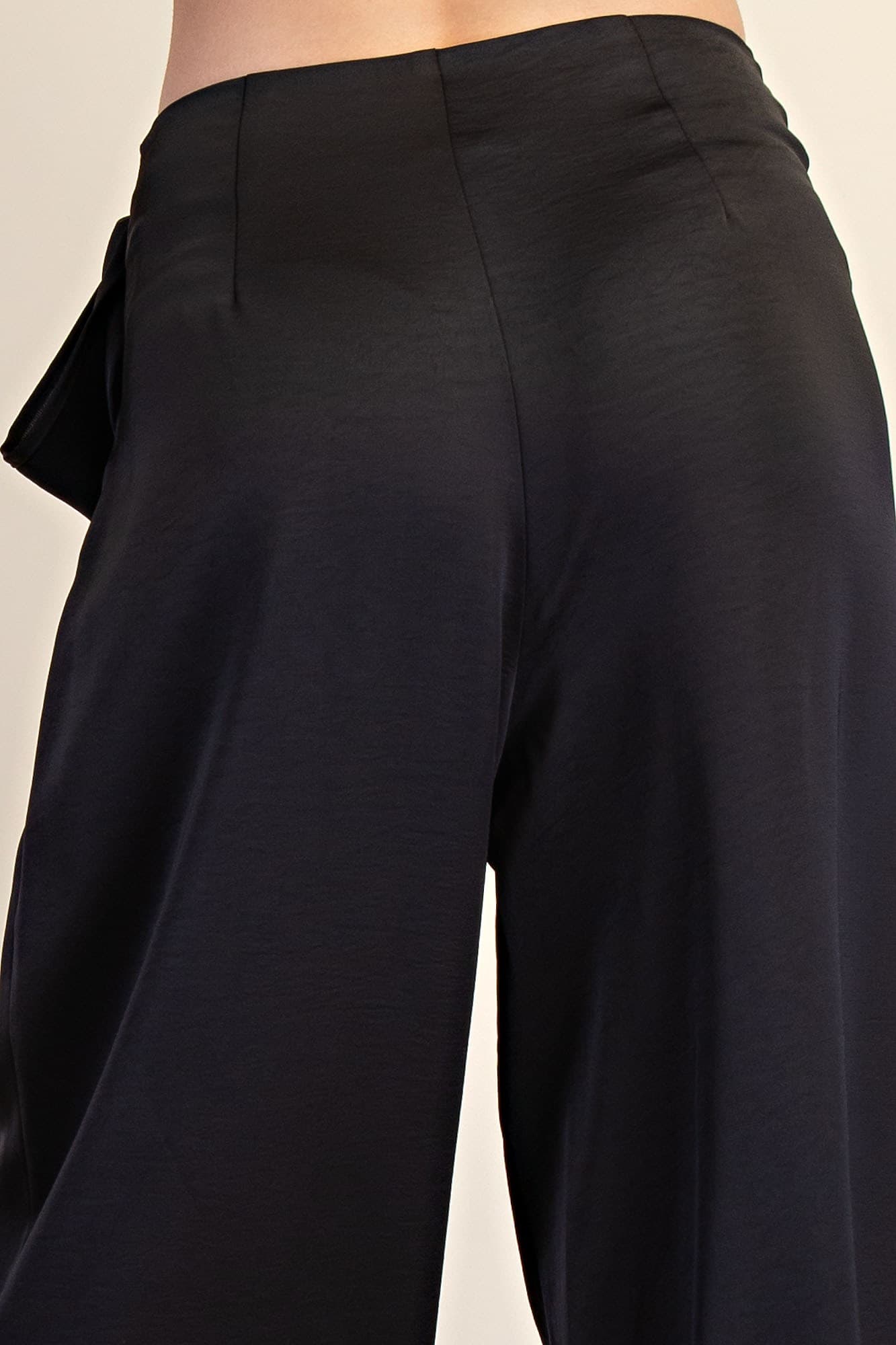 P8562 - BLACK