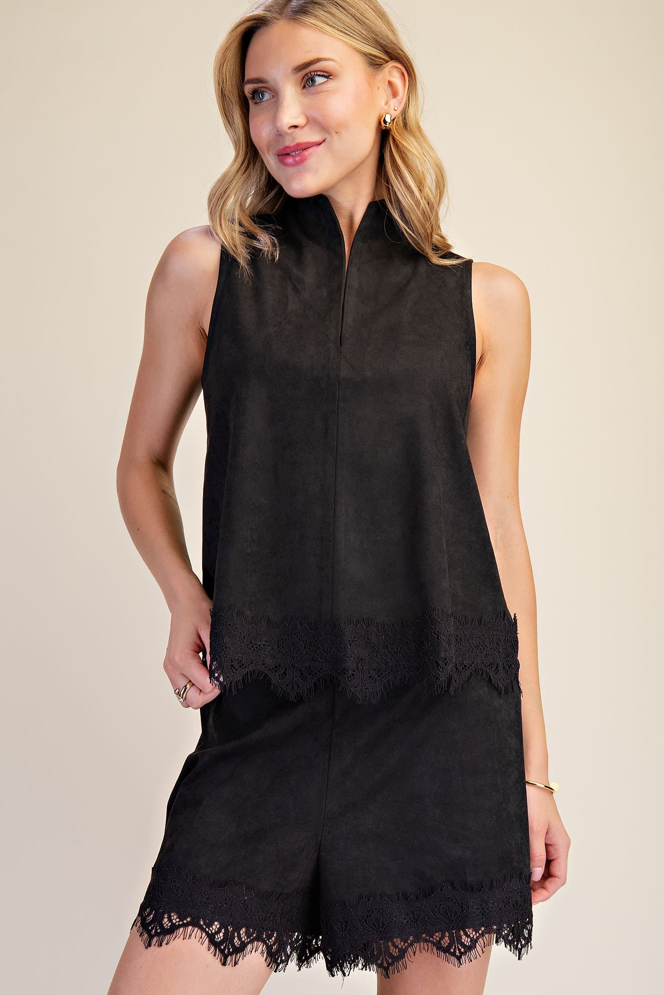 T8569 - BLACK