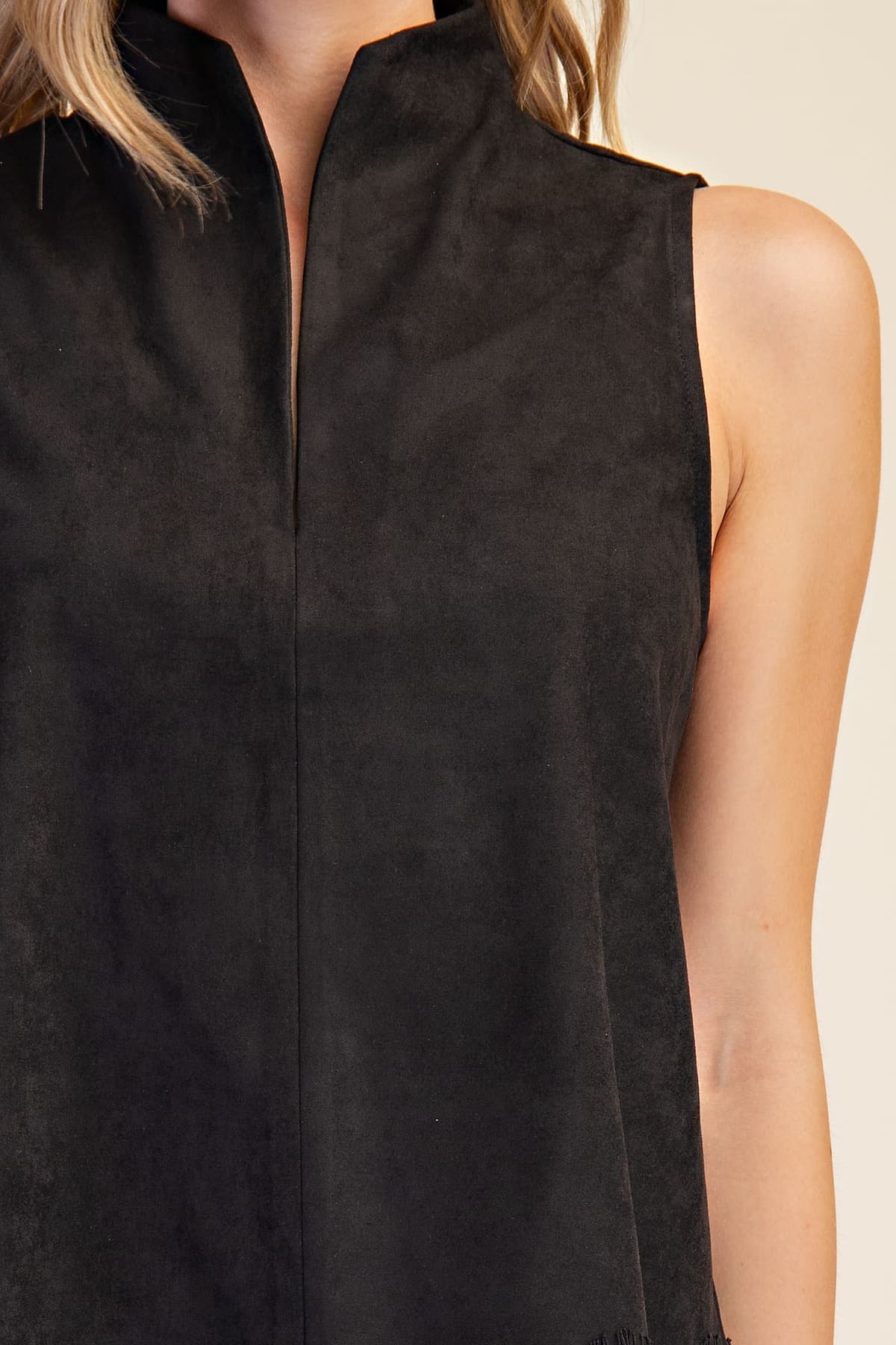 T8569 - BLACK