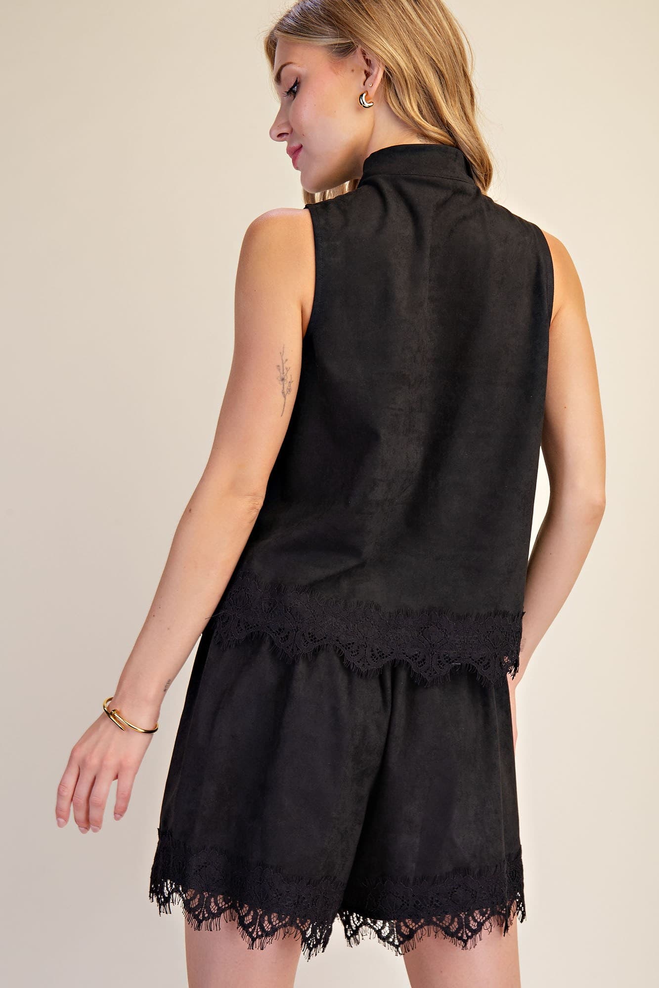 T8569 - BLACK