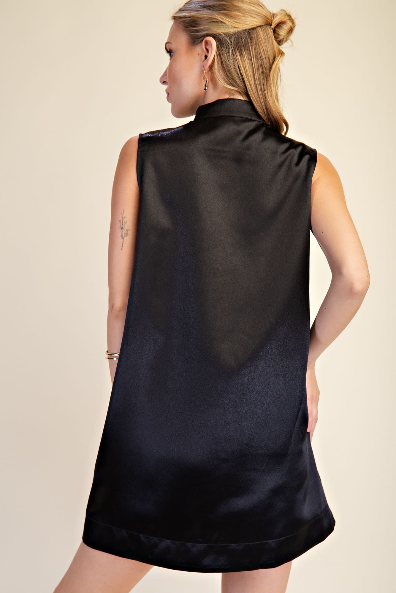 D8666 - BLACK